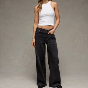 American Eagle • Dreamy Drape 6 Short Strigid Low-Rise Ultra Wide-Leg Jean. NWT.